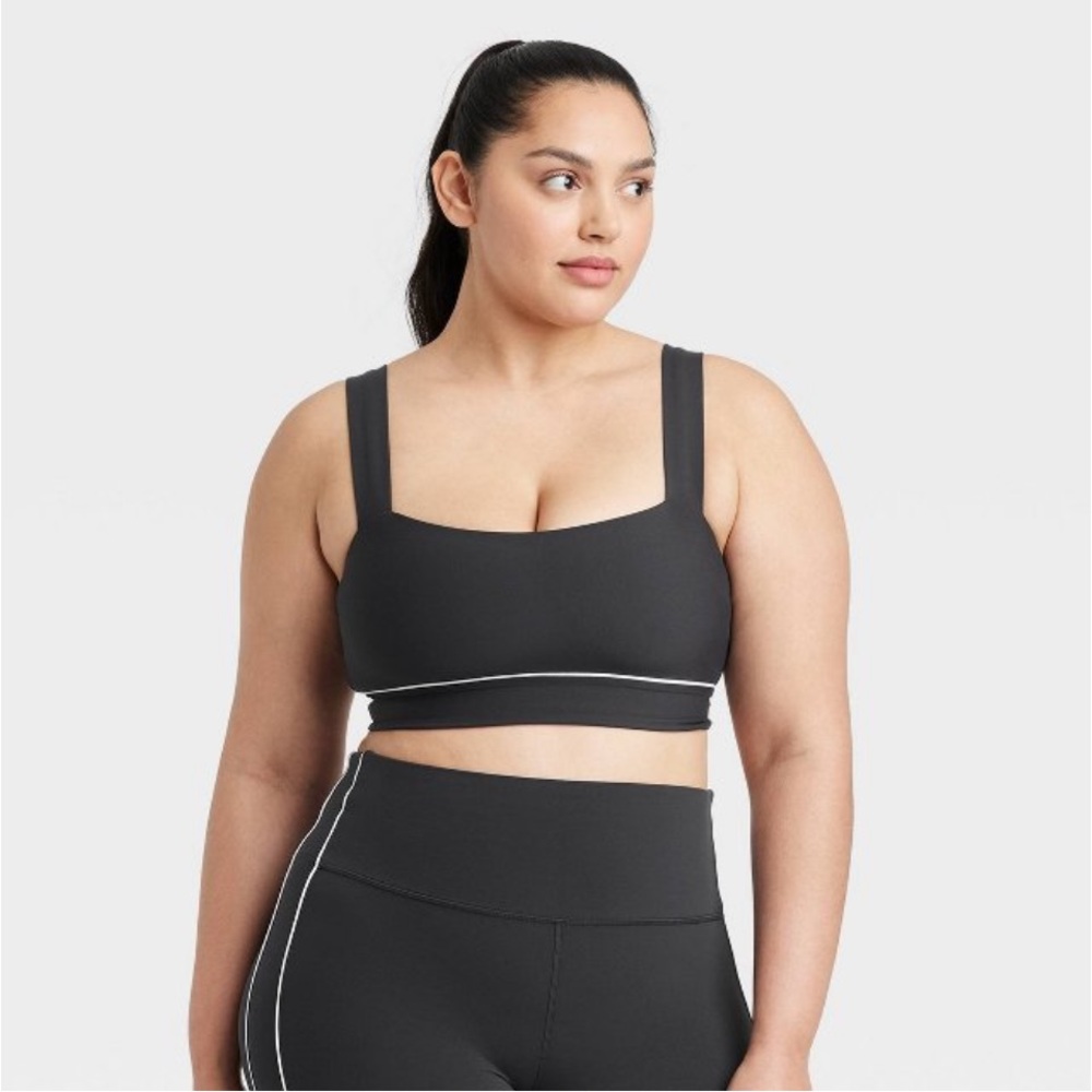 Women’s Everyday Soft  Light Support Sports Bra       Black.  XXL